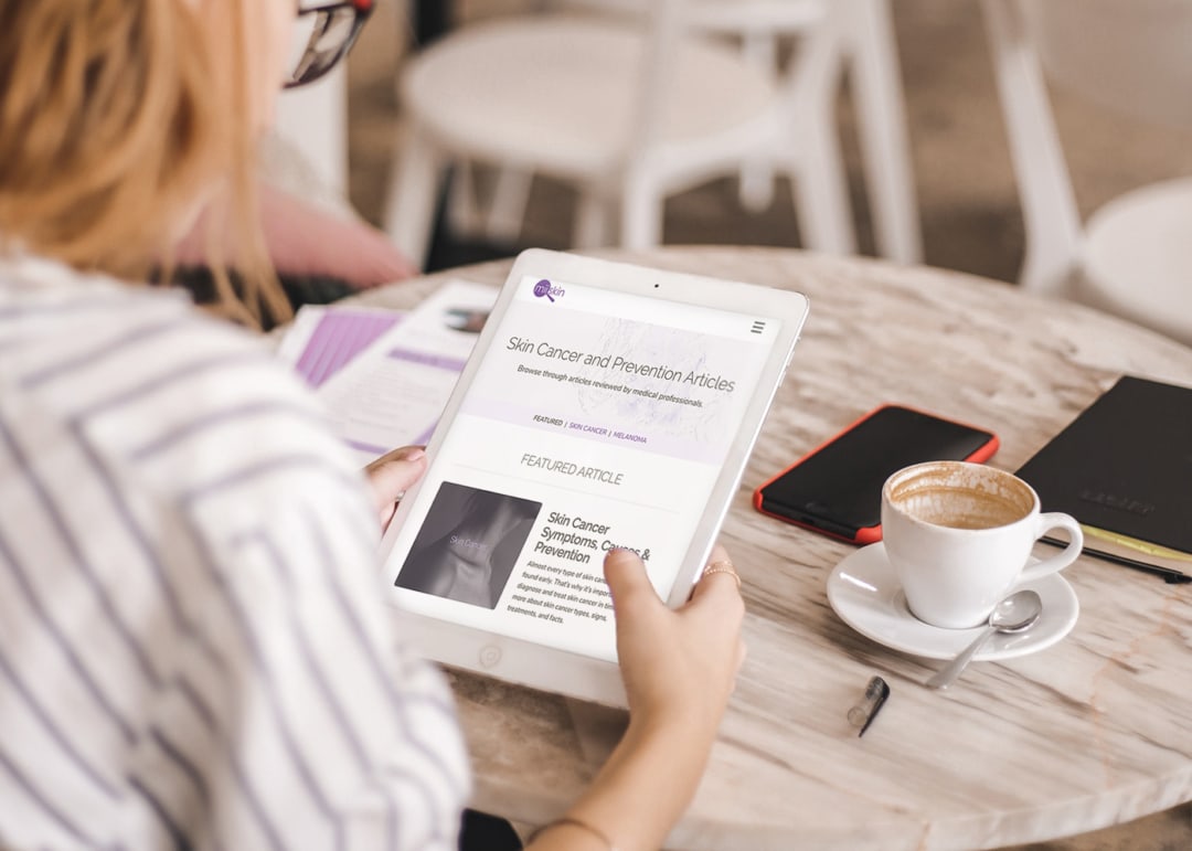 woman reading miiskin article