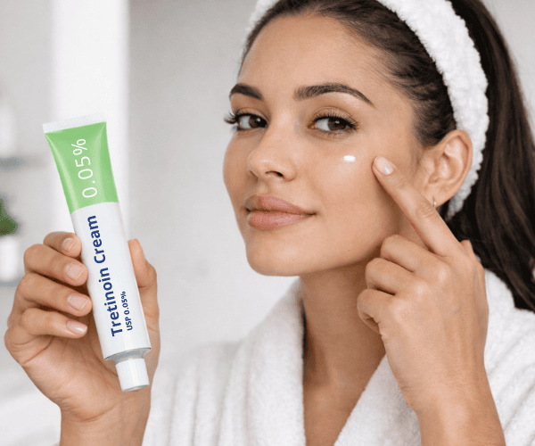 woman applying tretinoin